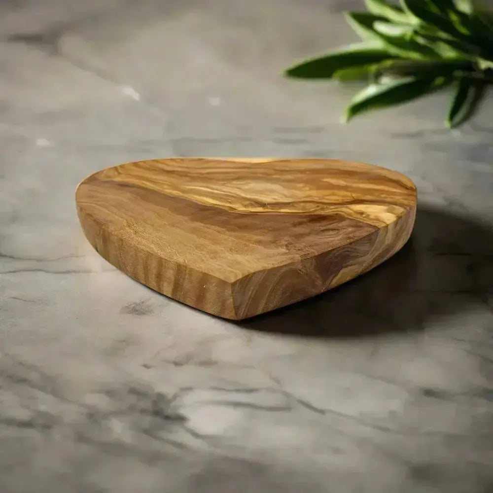 Olivenholz Frühstücksbrettchen in Herzform