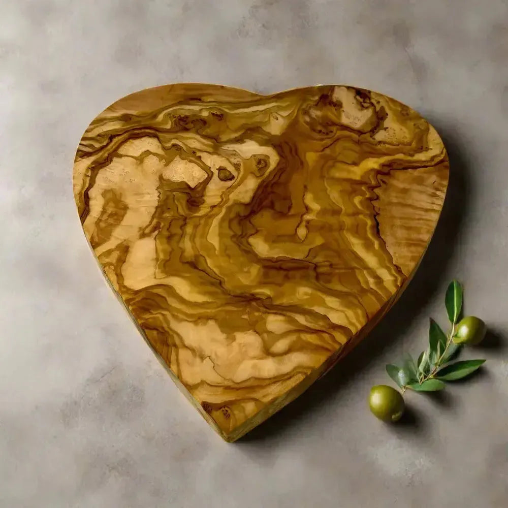 Olivenholz Frühstücksbrettchen in Herzform