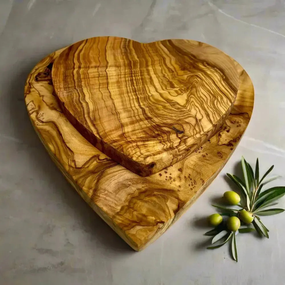 Olivenholz Frühstücksbrettchen in Herzform