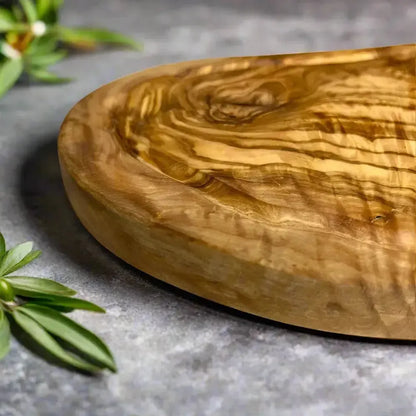 Olivenholz Schneidebrett mit Saftrille & Griff